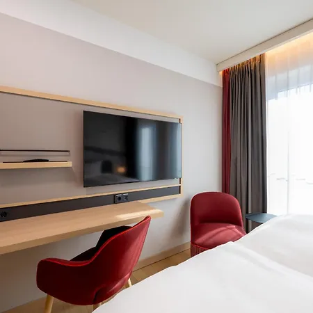 Отель Intercityhotel 3*